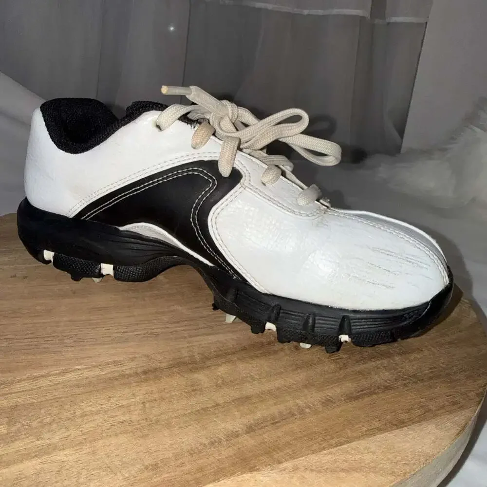 Nike Tiger Woods Youth White and Black Golf Shoes Size 1